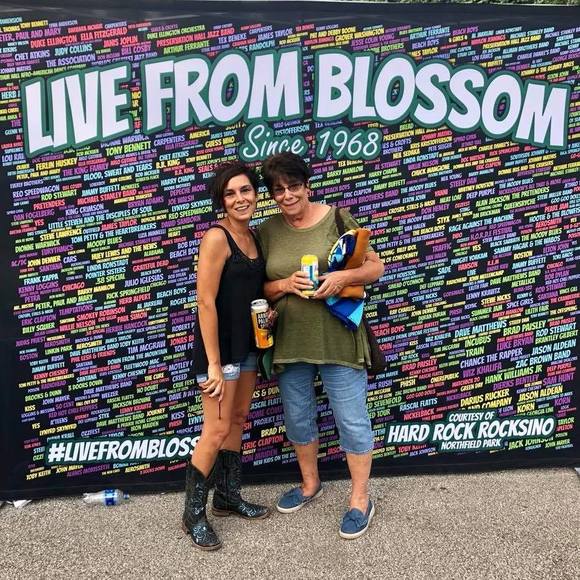 Meet your Posher, Lois - Picture 1 of 1